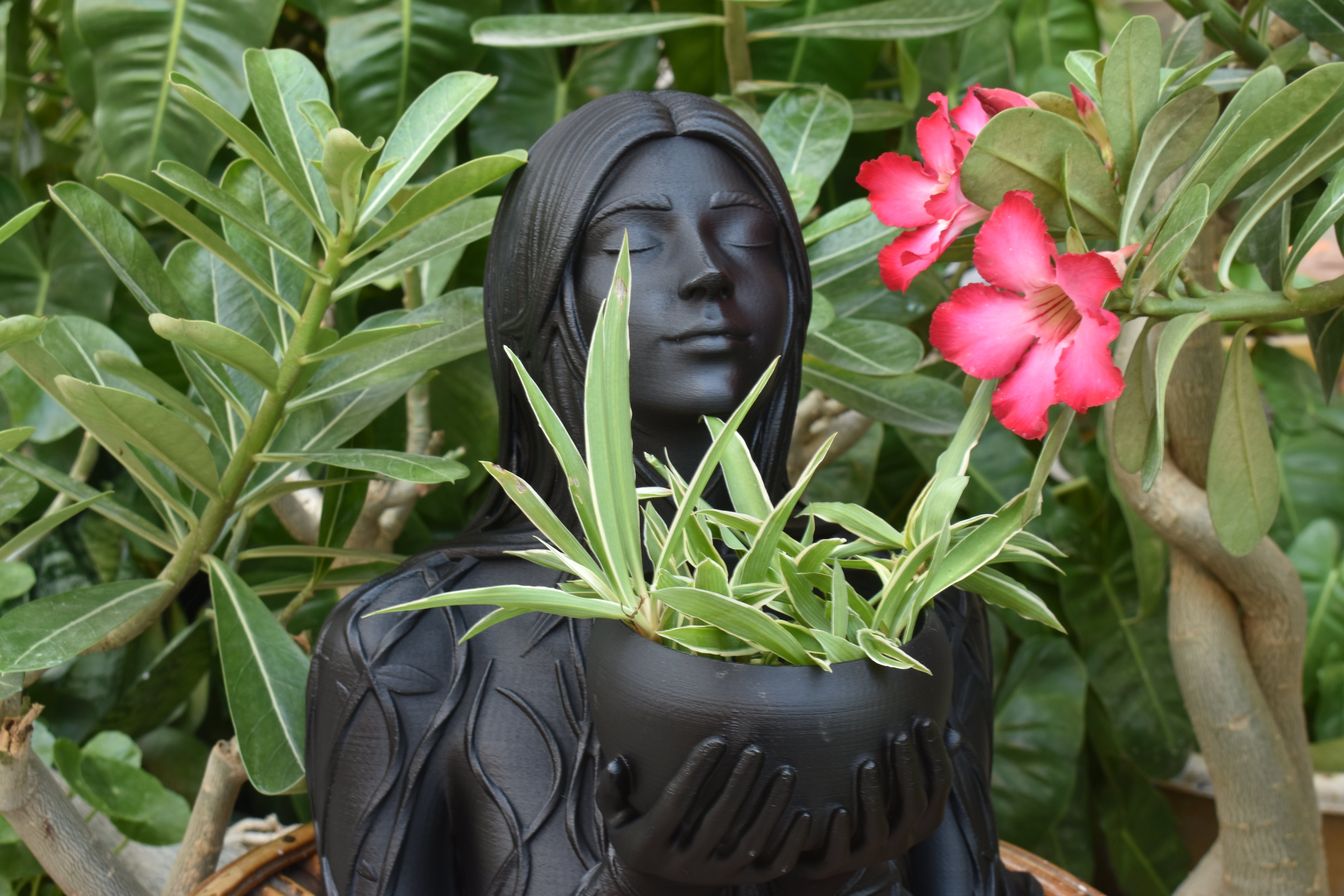 Goddess Lady Garden Pot | Decorative Planter | Indoor Plant Pot | Ideal for Desk, Home, or Jewellery Store Décor