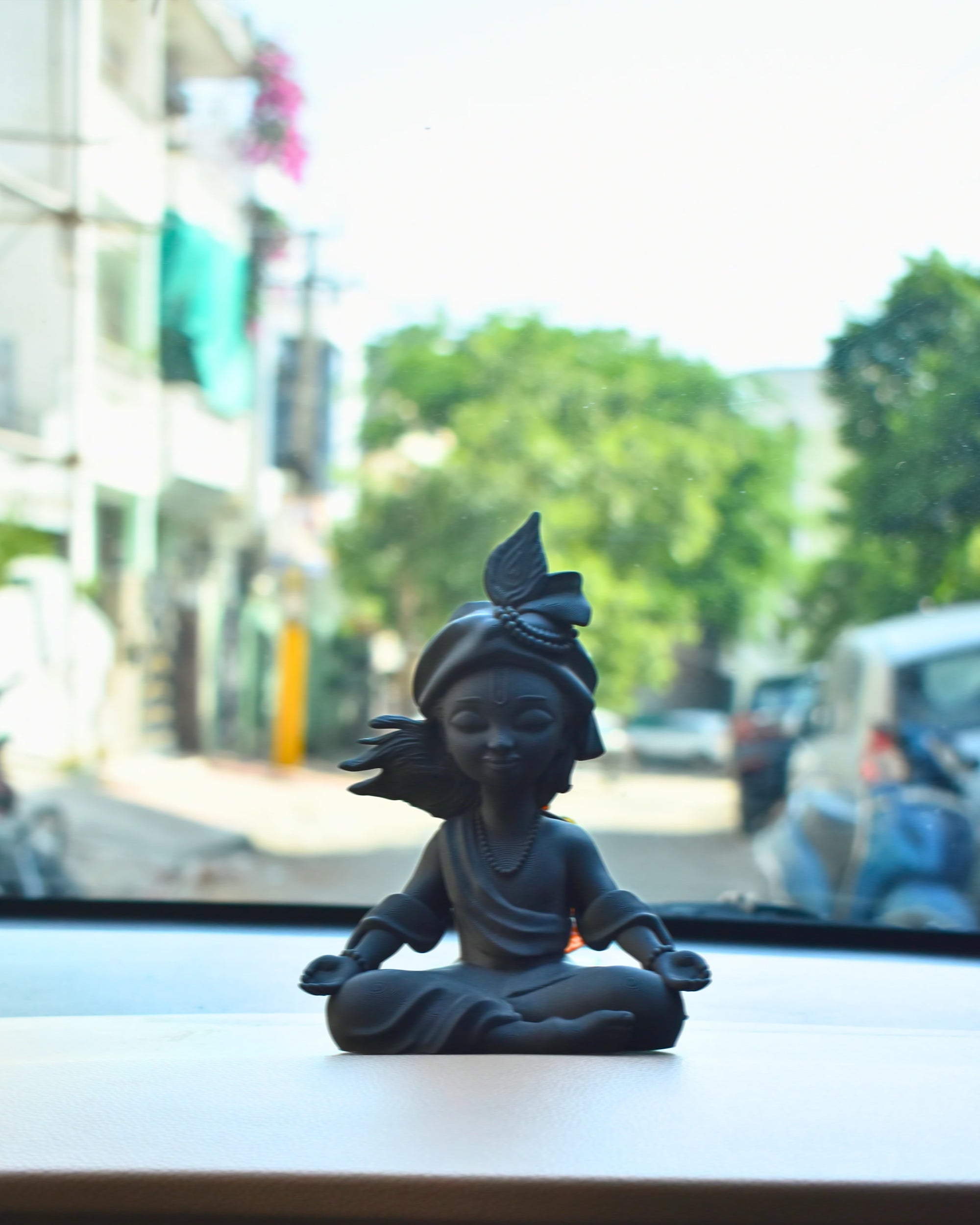 Krishna Idol in Meditation Pose | Krishna in Dhyan Mudra | Perfect for Home Décor, Desk, and Car Dashboard | Spiritual Gift for Meditation Enthusiasts